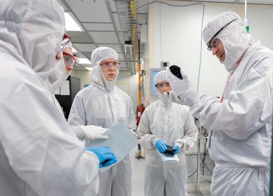 Tm Pennell instructing students in the Cornell NanoScale Fabrication clean room